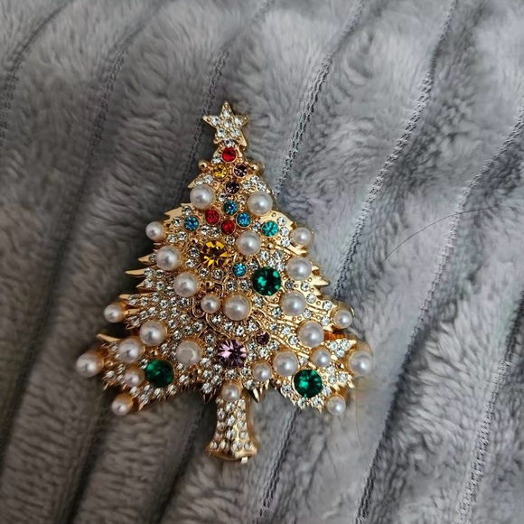 Gorgeous Christmas Tree Brooch Pin - Picture 2 of 4